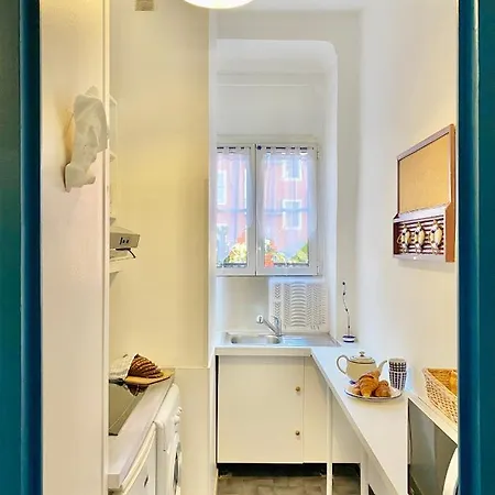 Nautical Living In The Sought-after Port Lägenhet Nice