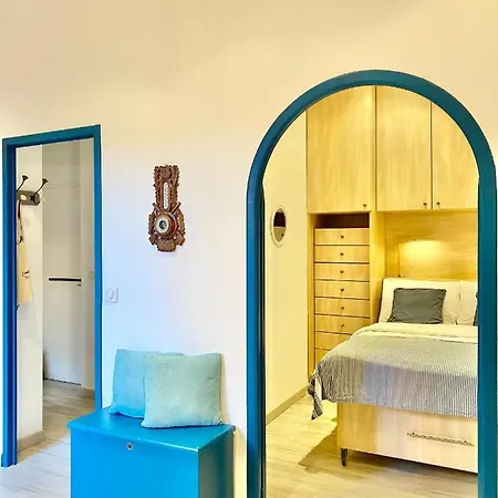 Nautical Living In The Sought-after Port Appartement