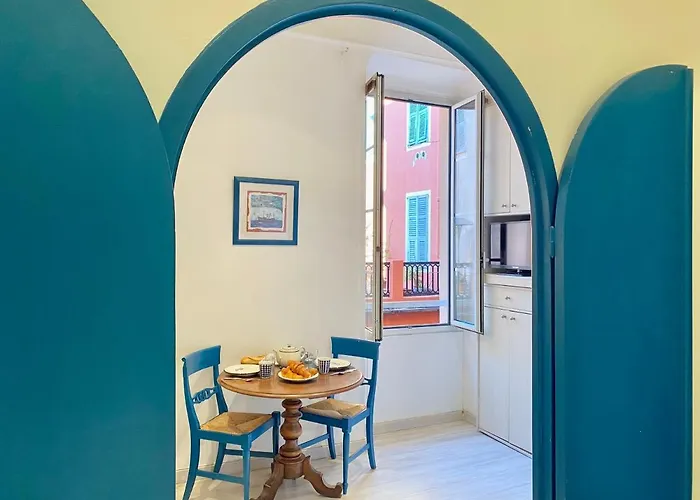 Nautical Living In The Sought-after Port Lejlighed Nice